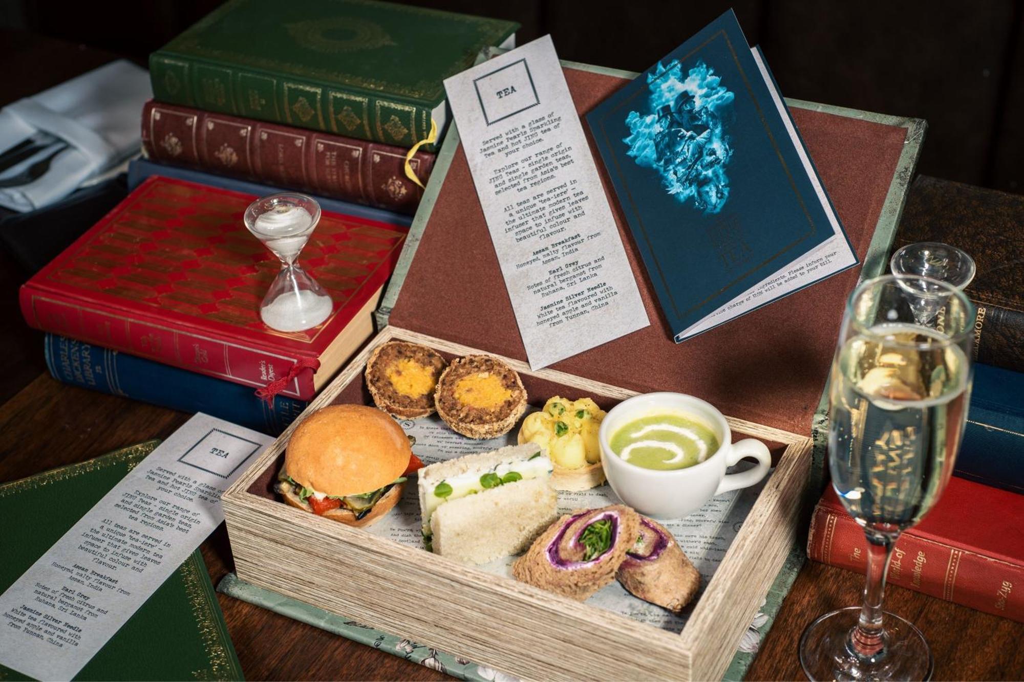 シェラトン グランド ホテル＆スパ エディンバラ エクステリア 写真 Afternoon tea at the Library